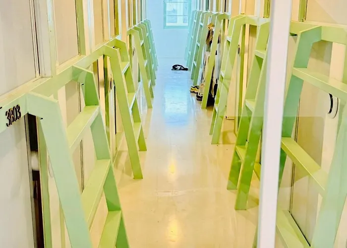 Easy Monday Capsule Bed And Traditional Thai Bath Guest house *
